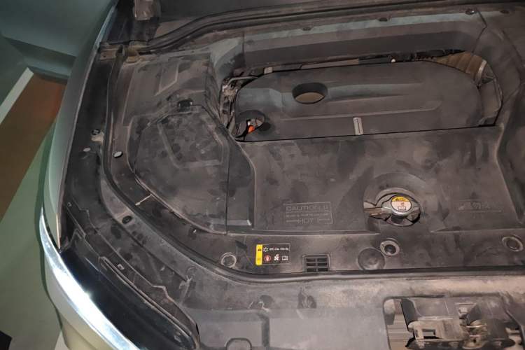 Used Wey VV5 2017 2.0T Ultra-Luxury Version Engine Bay Right