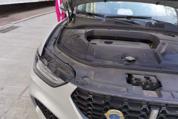 Used Wey VV5 2017 2.0T Flagship Edition Engine Bay Right