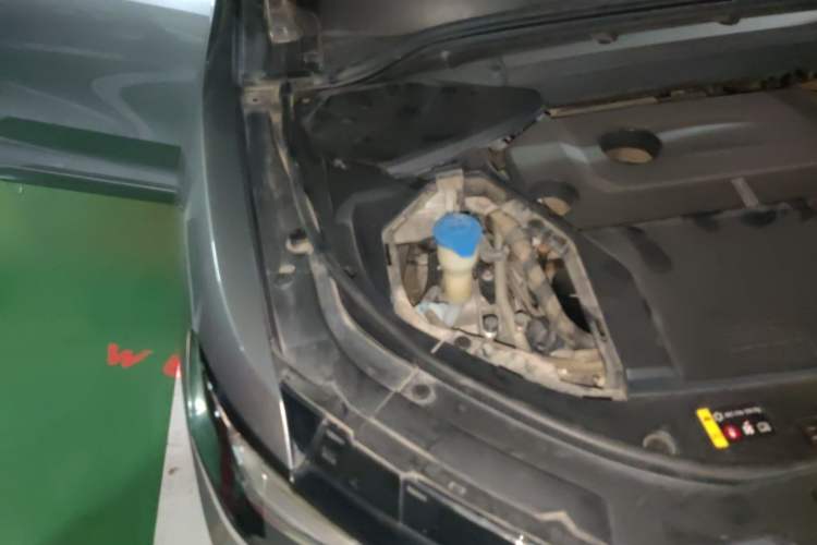 Used Wey VV5 2017 2.0T Flagship Edition Engine Bay Right