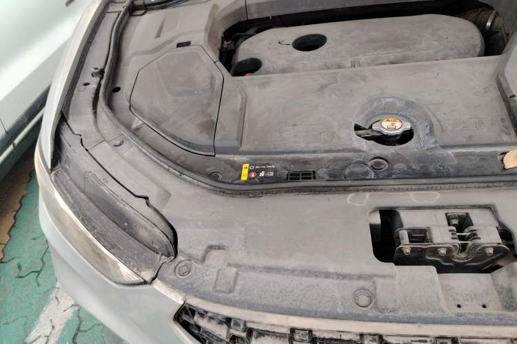 Used Wey VV5 2017 2.0T Flagship Edition Engine Bay Right