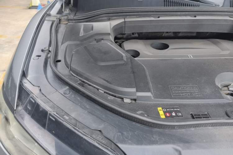 Used Wey VV5 2017 2.0T Ultra-Luxury Version Engine Bay Right
