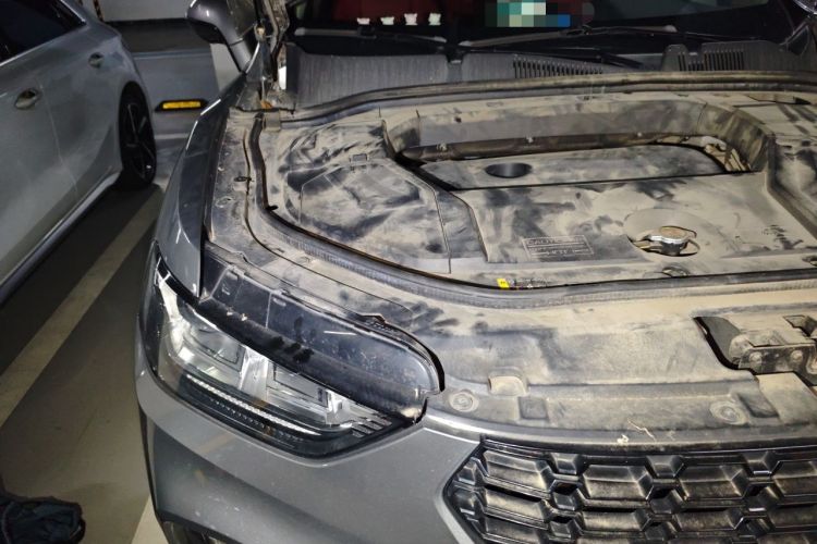 Used Wey VV5 2017 2.0T Ultra-Luxury Version Engine Bay Right