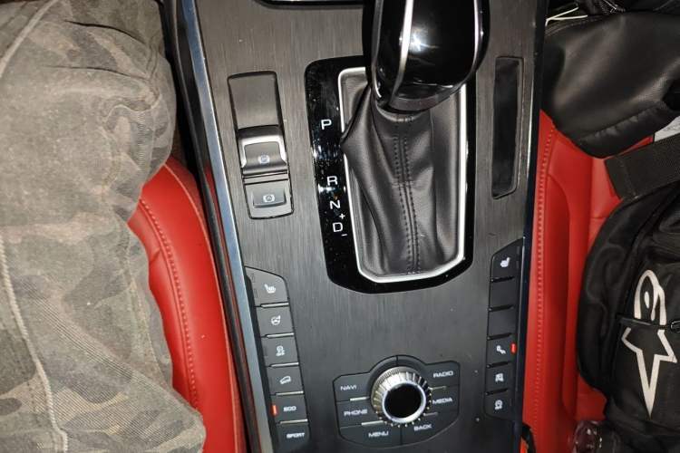 Used Wey VV5 2017 2.0T Ultra-Luxury Version Gear Lever