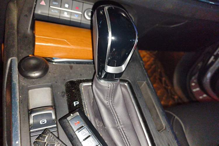 Used Wey VV5 2017 2.0T Flagship Edition Gear Lever