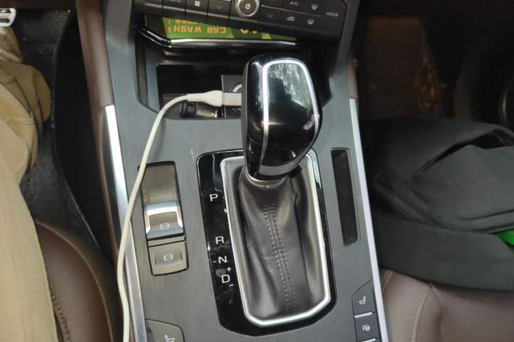 Used Wey VV5 2017 2.0T Flagship Edition Gear Lever