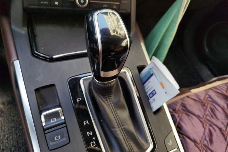 Used Wey VV5 2017 2.0T Flagship Edition Gear Lever