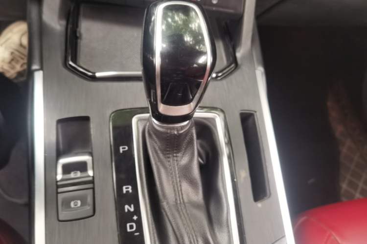 Used Wey VV5 2017 2.0T Flagship Edition Gear Lever