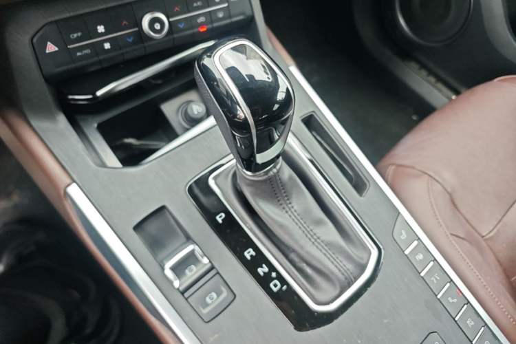 Used Wey VV5 2017 2.0T Flagship Edition Gear Lever