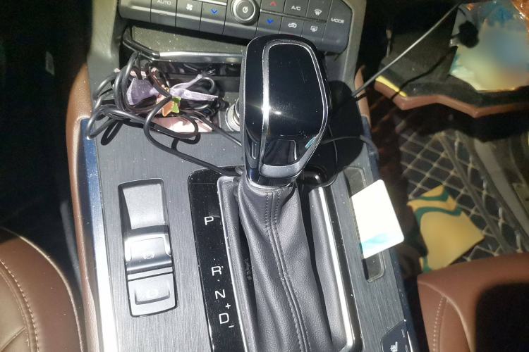 Used Wey VV5 2017 2.0T Ultra-Luxury Version Gear Lever
