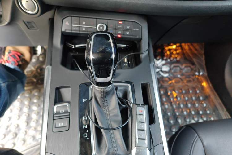 Used Wey VV5 2017 2.0T Flagship Edition Gear Lever