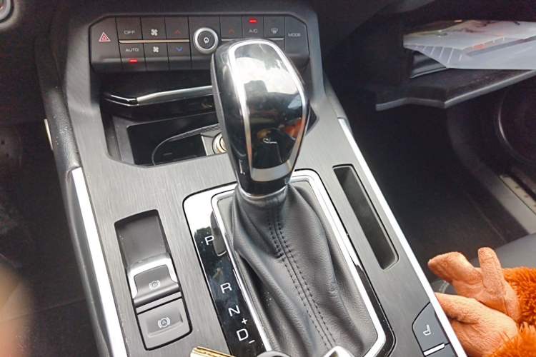 Used Wey VV5 2017 2.0T Flagship Edition Gear Lever