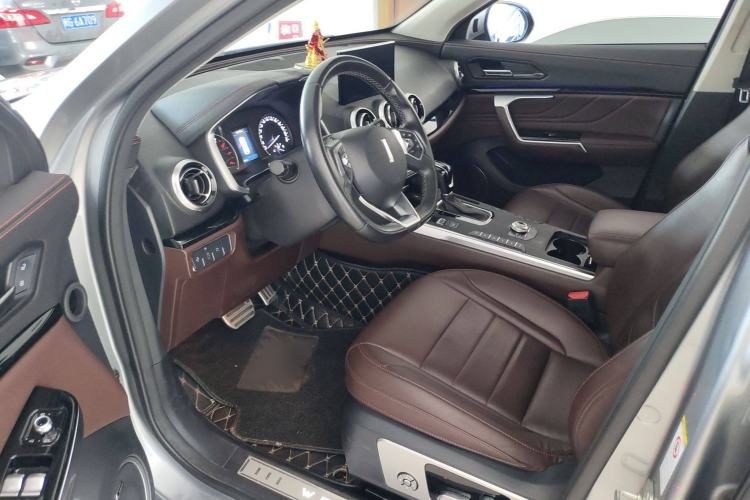 Used Wey VV5 2017 2.0T Ultra-Luxury Version Interior 2
