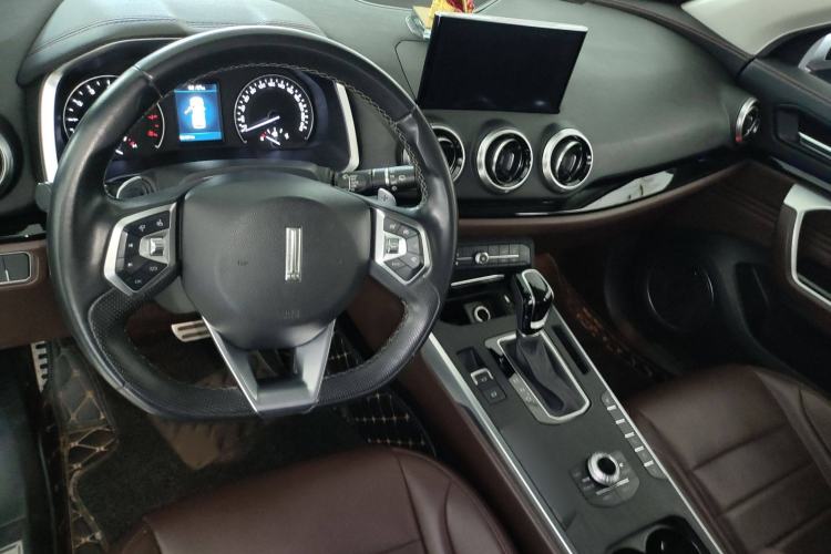 Used Wey VV5 2017 2.0T Ultra-Luxury Version Interior 3