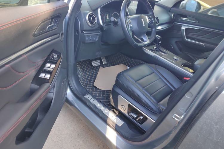Used Wey VV5 2017 2.0T Ultra-Luxury Version Interior 3