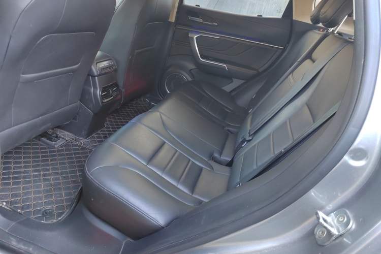 Used Wey VV5 2017 2.0T Ultra-Luxury Version Interior 4