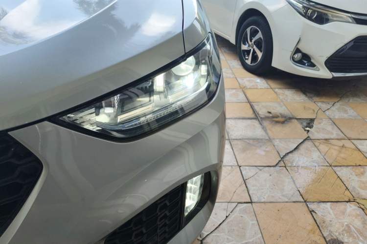Used Wey VV5 2017 2.0T Flagship Edition Left Front Headlight