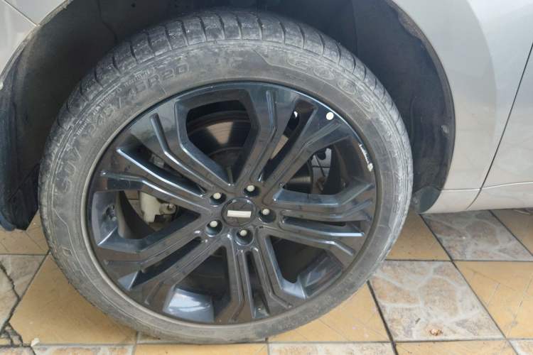 Used Wey VV5 2017 2.0T Flagship Edition Left Front Wheel Hub