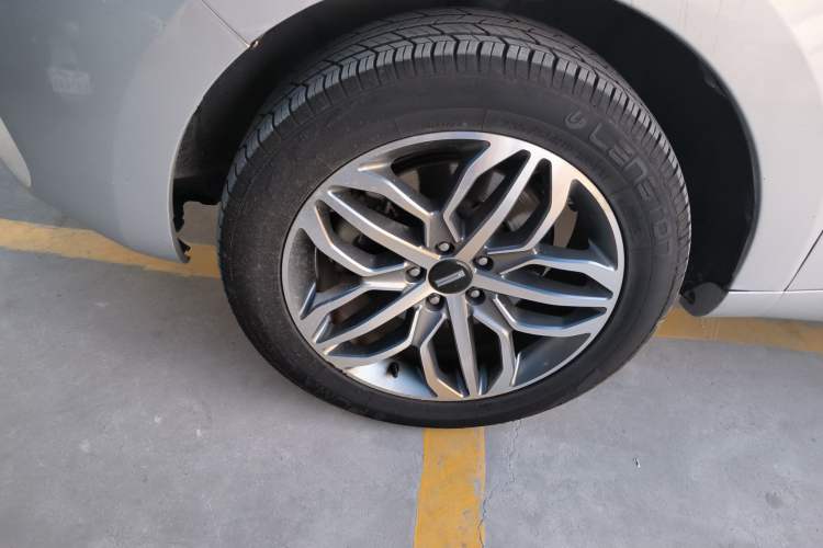 Used Wey VV5 2017 2.0T Ultra-Luxury Version Left Front Wheel Hub