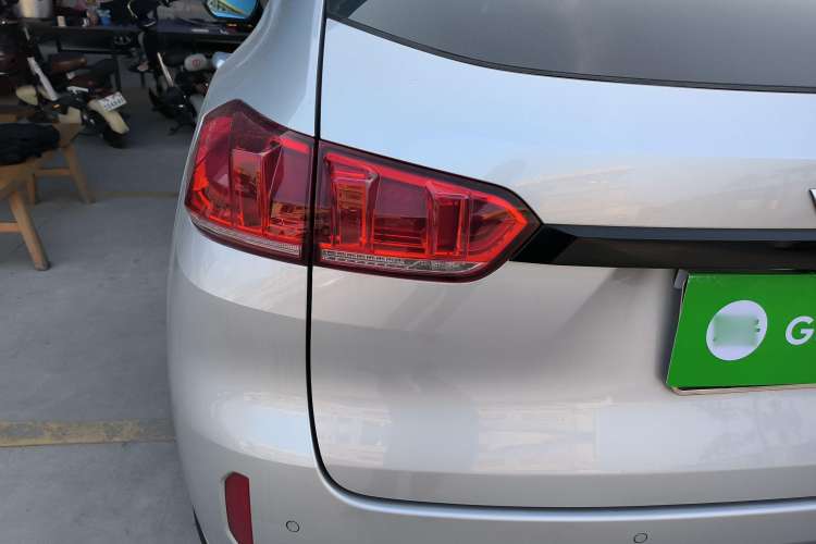 Used Wey VV5 2017 2.0T Ultra-Luxury Version Left Rear Taillight