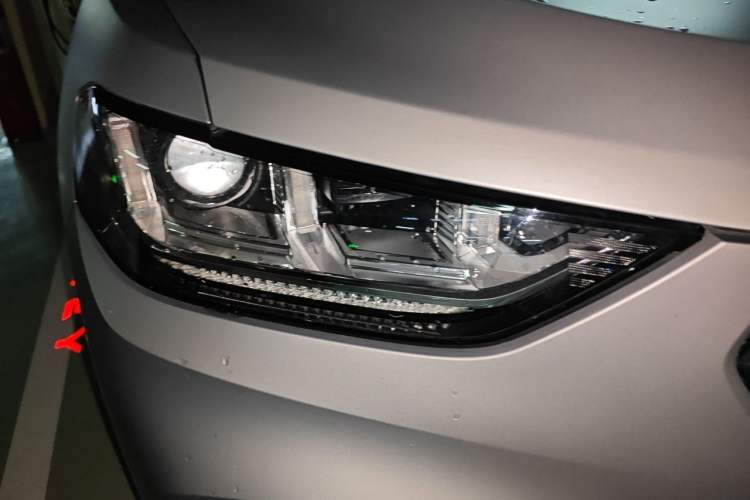 Used Wey VV5 2017 2.0T Ultra-Luxury Version Right Front Headlight
