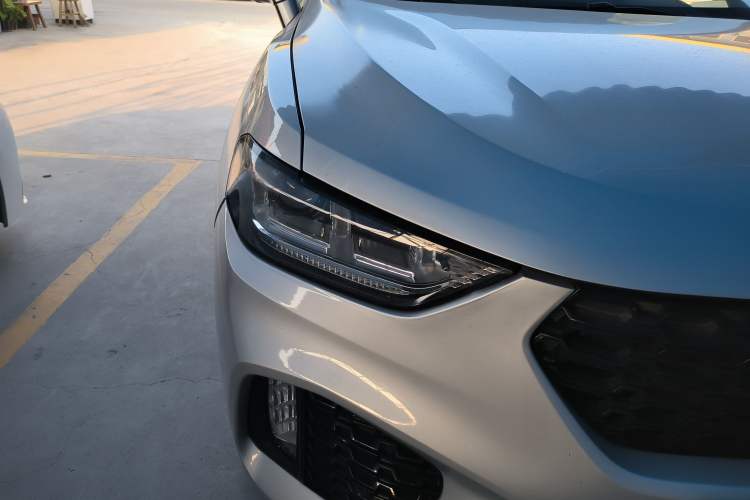 Used Wey VV5 2017 2.0T Ultra-Luxury Version Right Front Headlight