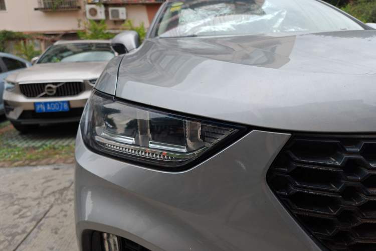 Used Wey VV5 2017 2.0T Flagship Edition Right Front Headlight