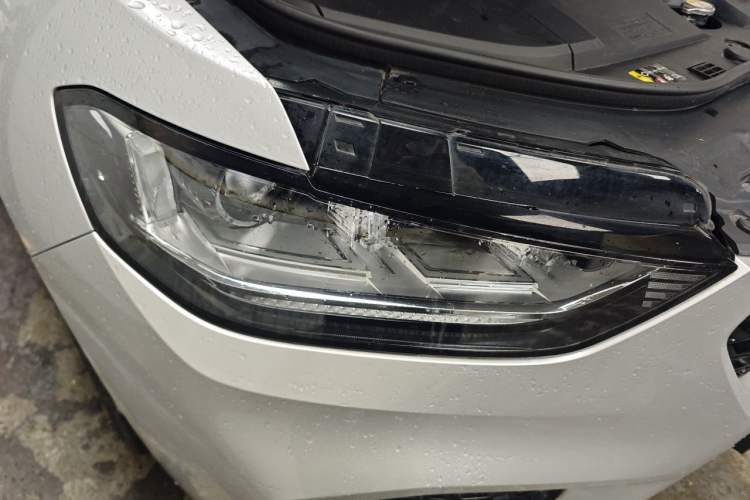 Used Wey VV5 2017 2.0T Flagship Edition Right Front Headlight