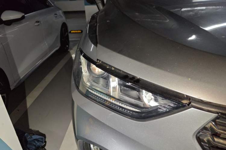 Used Wey VV5 2017 2.0T Ultra-Luxury Version Right Front Headlight