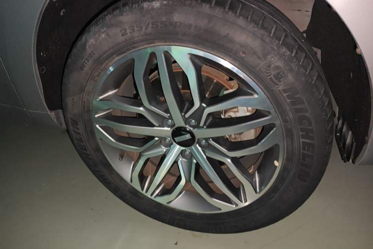 Used Wey VV5 2017 2.0T Ultra-Luxury Version Right Front Wheel Hub