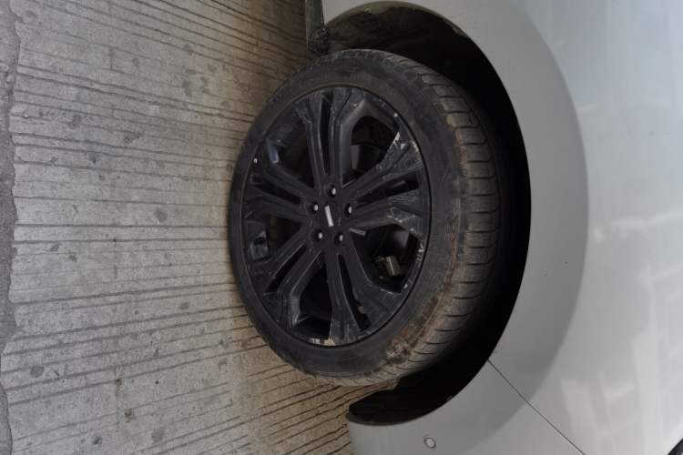 Used Wey VV5 2017 2.0T Flagship Edition Right Front Wheel Hub