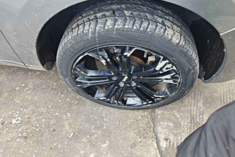 Used Wey VV5 2017 2.0T Flagship Edition Right Front Wheel Hub
