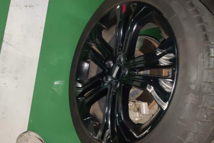 Used Wey VV5 2017 2.0T Flagship Edition Right Front Wheel Hub