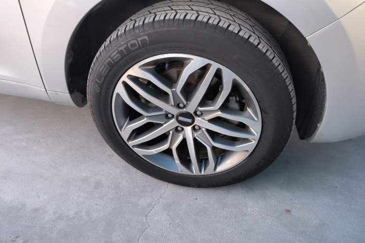 Used Wey VV5 2017 2.0T Ultra-Luxury Version Right Front Wheel Hub