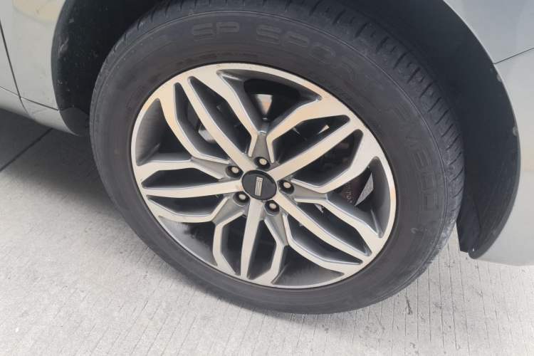 Used Wey VV5 2017 2.0T Ultra-Luxury Version Right Front Wheel Hub