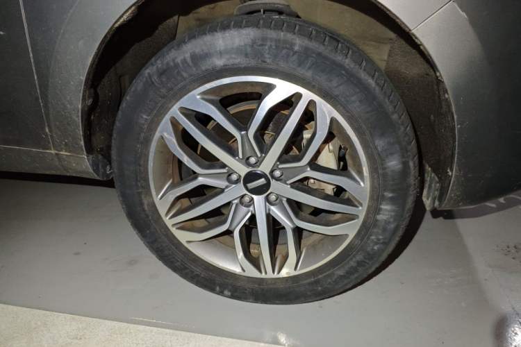 Used Wey VV5 2017 2.0T Ultra-Luxury Version Right Front Wheel Hub