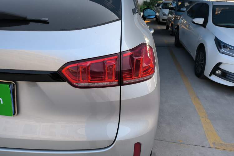 Used Wey VV5 2017 2.0T Ultra-Luxury Version Right Rear Taillight
