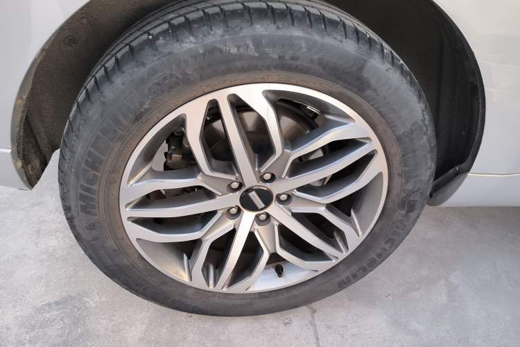 Used Wey VV5 2017 2.0T Ultra-Luxury Version Right Rear Wheel Hub