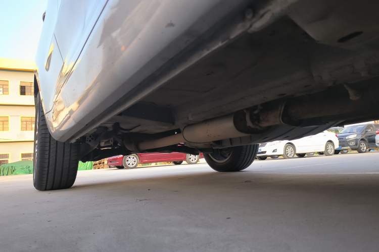Used Wey VV5 2017 2.0T Ultra-Luxury Version Right Side Sill