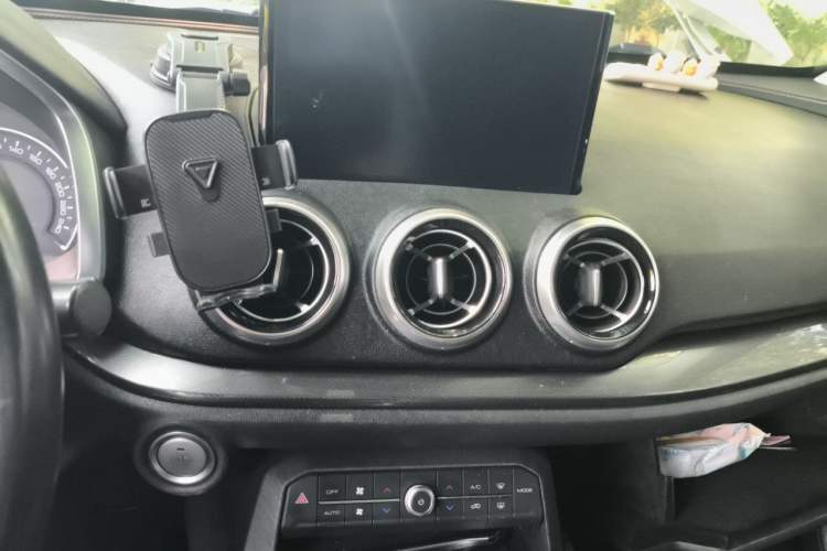 Used Wey VV5 2017 2.0T Ultra-Luxury Version Audio And AC Panel