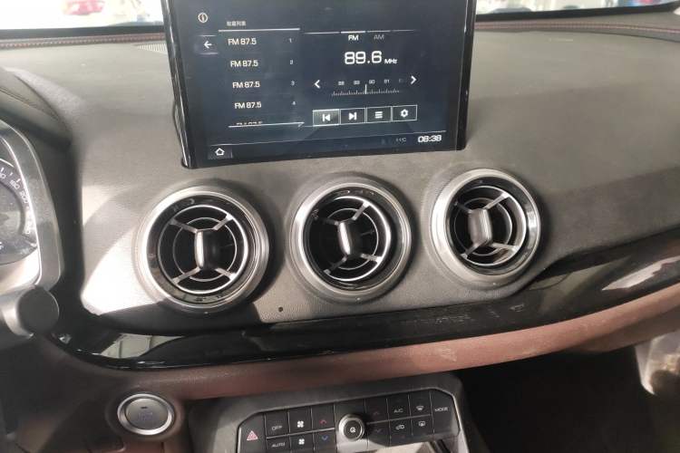 Used Wey VV5 2017 2.0T Ultra-Luxury Version Audio And AC Panel