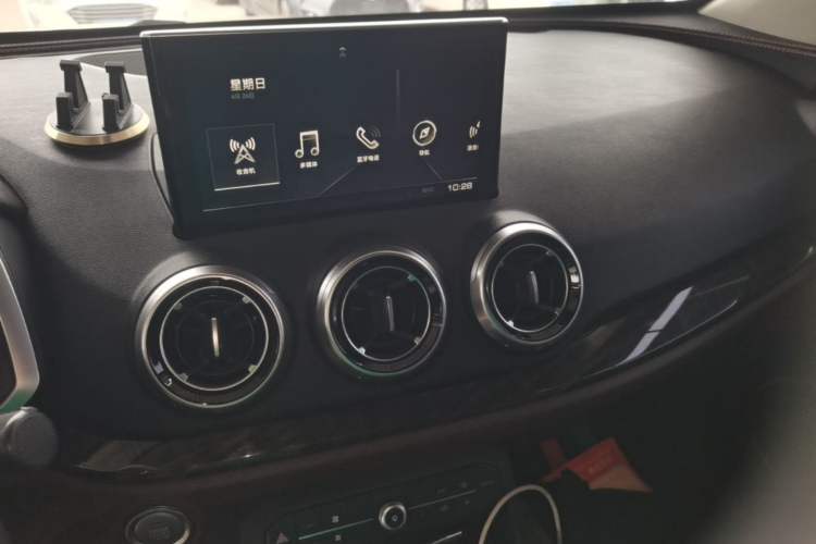 Used Wey VV5 2017 2.0T Flagship Edition Audio And AC Panel