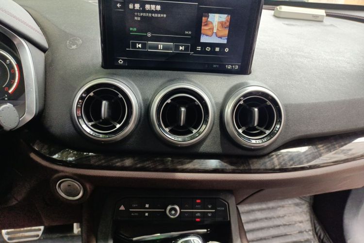 Used Wey VV5 2017 2.0T Flagship Edition Audio And AC Panel
