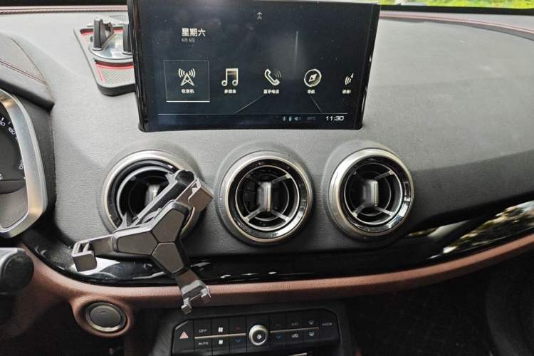 Used Wey VV5 2017 2.0T Ultra-Luxury Version Audio And AC Panel