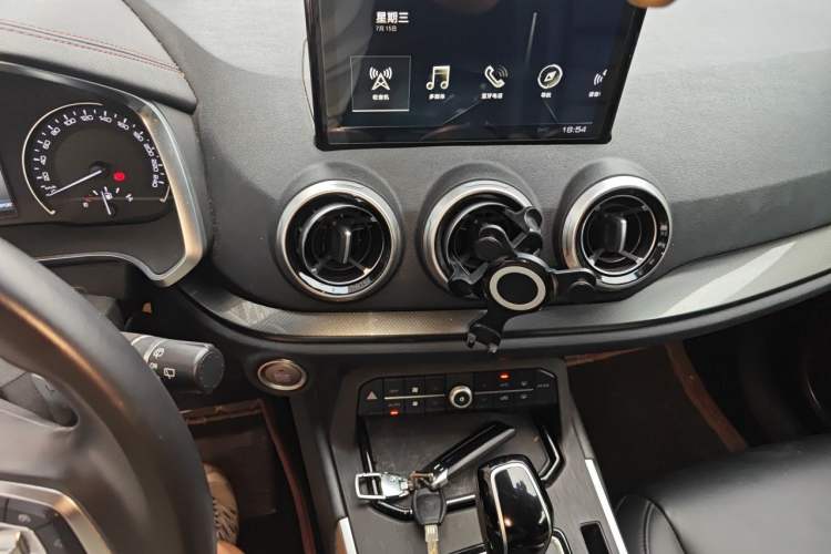 Used Wey VV5 2017 2.0T Ultra-Luxury Version Audio And AC Panel
