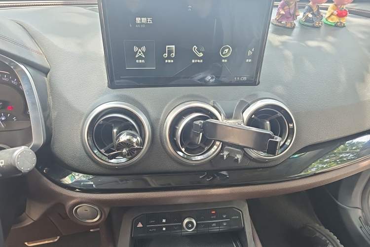 Used Wey VV5 2017 2.0T Ultra-Luxury Version Audio And AC Panel