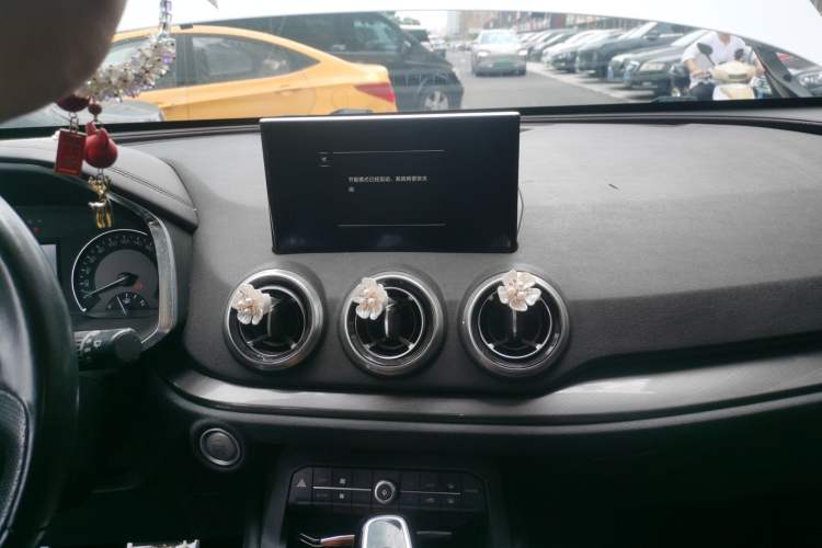 Used Wey VV5 2017 2.0T Ultra-Luxury Version Audio And AC Panel