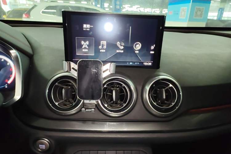 Used Wey VV5 2017 2.0T Flagship Edition Audio And AC Panel