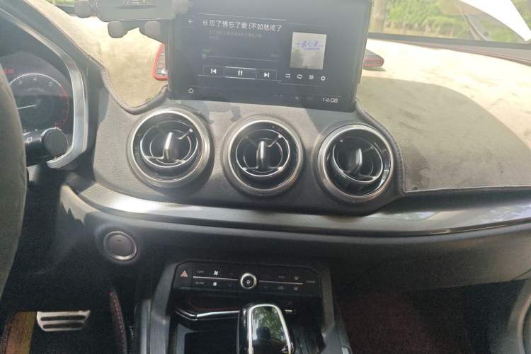 Used Wey VV5 2017 2.0T Flagship Edition Audio And AC Panel