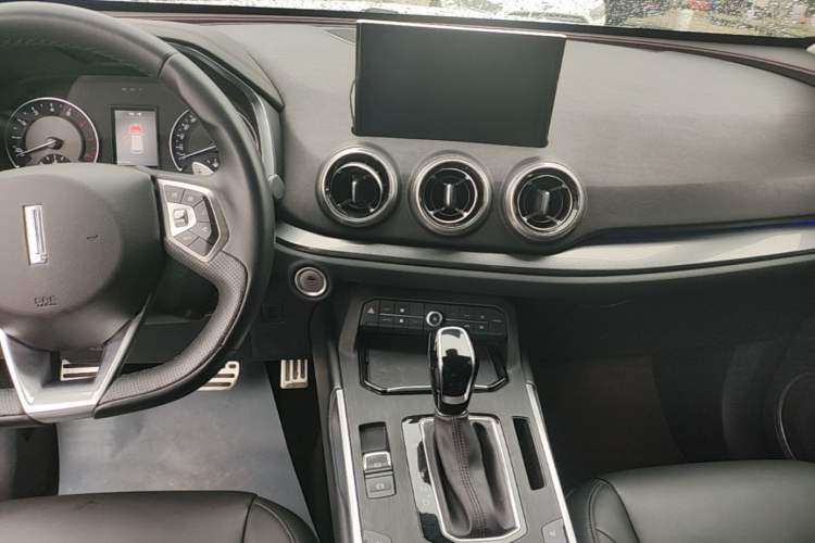 Used Wey VV5 2017 2.0T Ultra-Luxury Version Audio And AC Panel