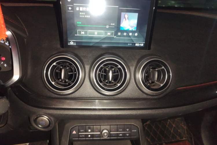 Used Wey VV5 2017 2.0T Ultra-Luxury Version Audio And AC Panel